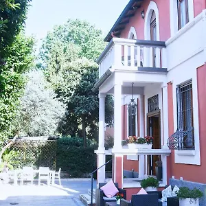Panzió La, Milánó